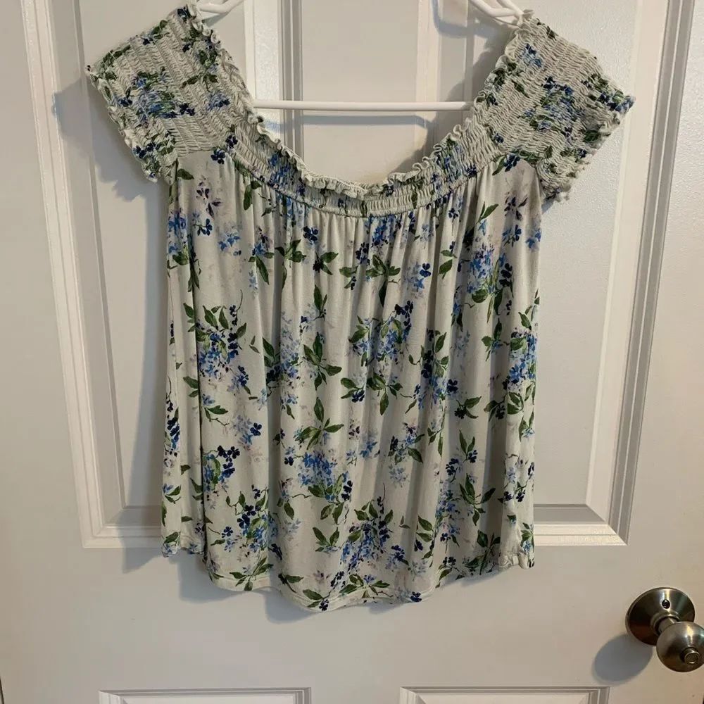 American Eagle Size XSmall Outfitters Floral Smocked Blouse